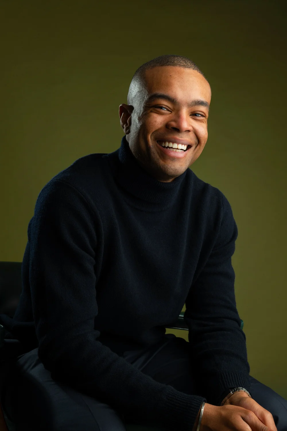justin-portrait-black-turtleneck-olive-backdrop-portrait-photographer-nyc.jpg