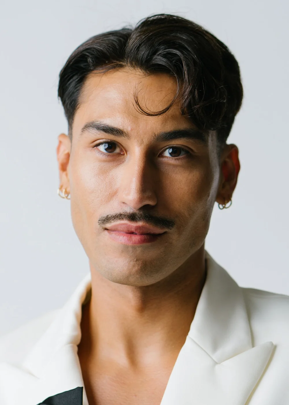 eric-sedeno-headshot-white-blazer-nyc-headshot-photography.jpg
