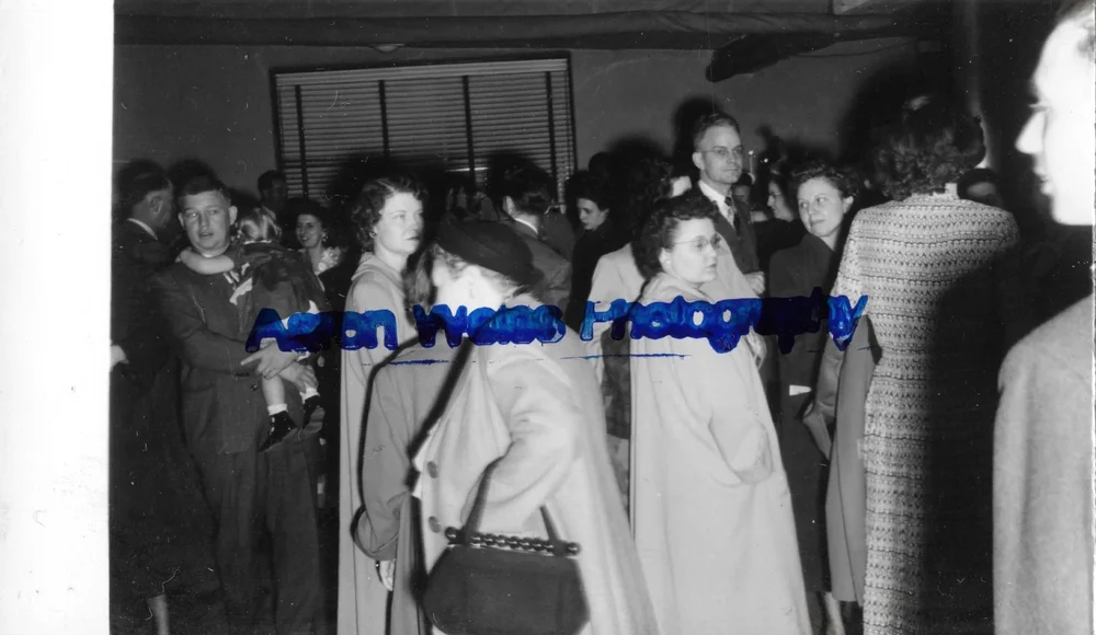 aaron-weiss-photography-business-card-crowd.jpg