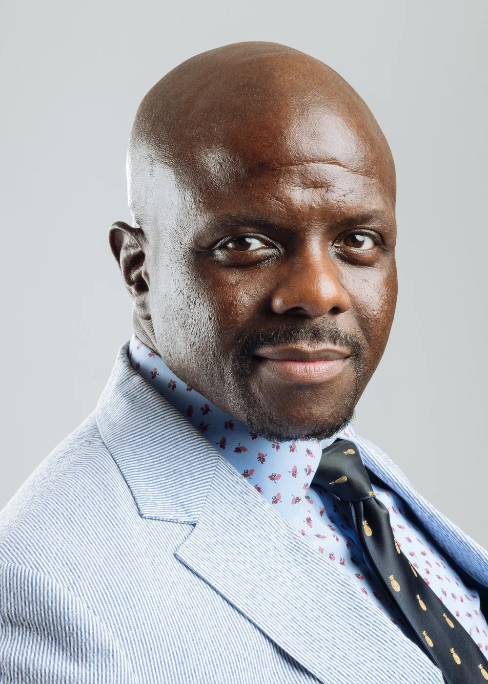 professional-headshot-man-light-blue-suit-headshot-photographer-nyc-2.jpg