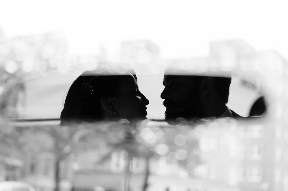 couple-silhouette-kiss-black-and-white.jpg