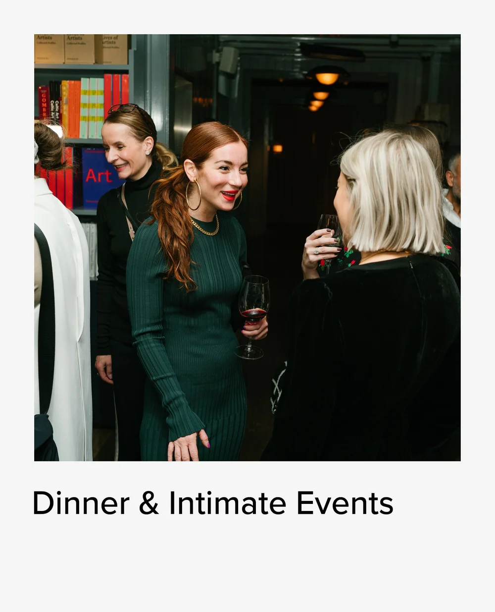 Guests chatting at an intimate dinner event, NYC event photographer