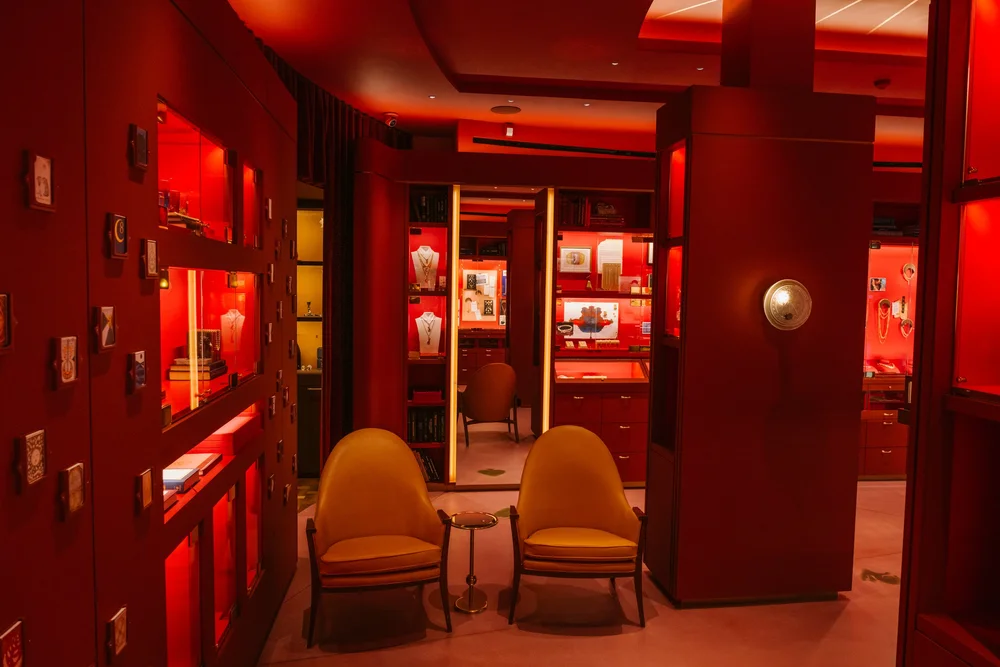 foundrae-777-madison-red-lounge-interior.jpg