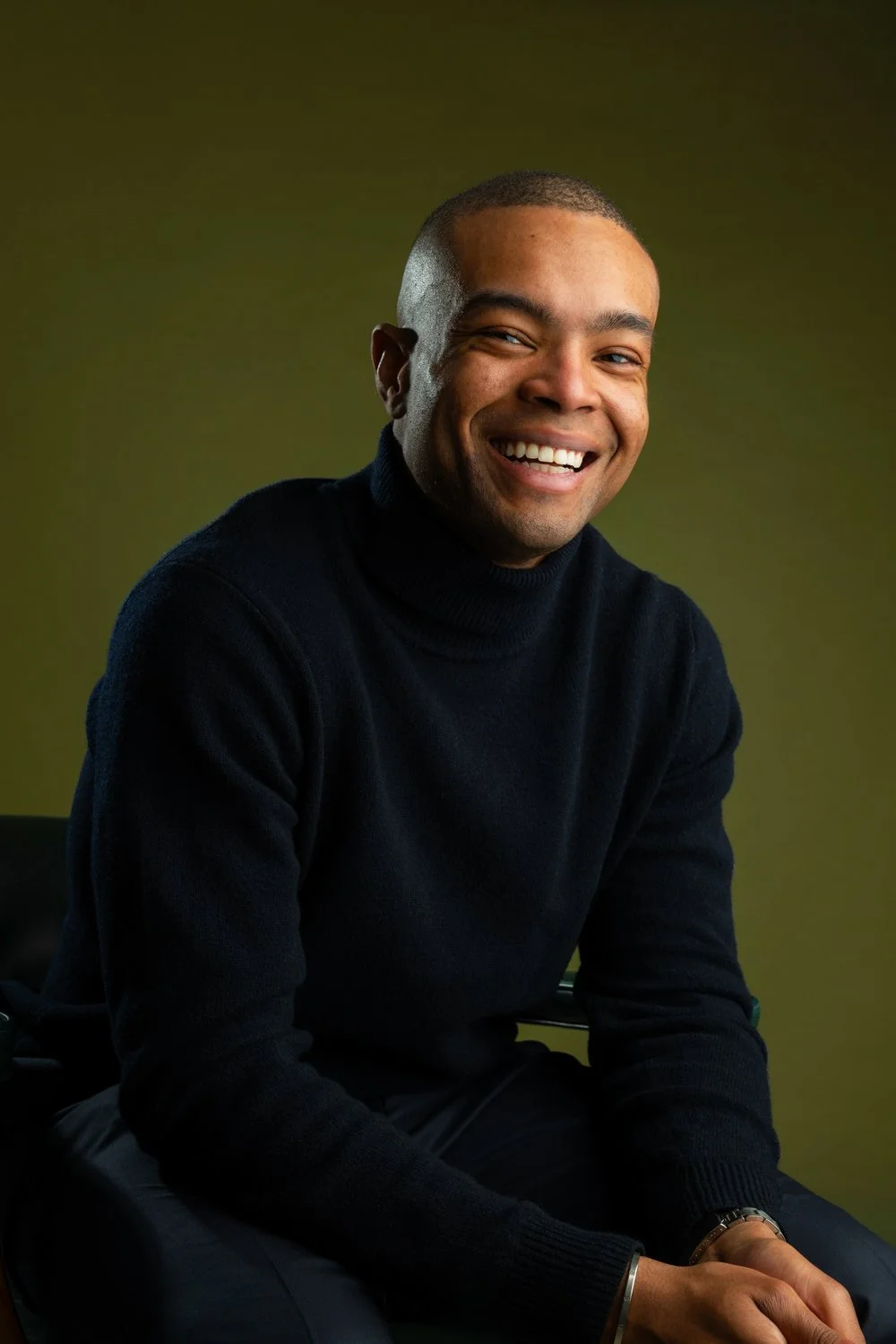 justin-portrait-black-turtleneck-olive-backdrop-portrait-photographer-nyc-2.jpg